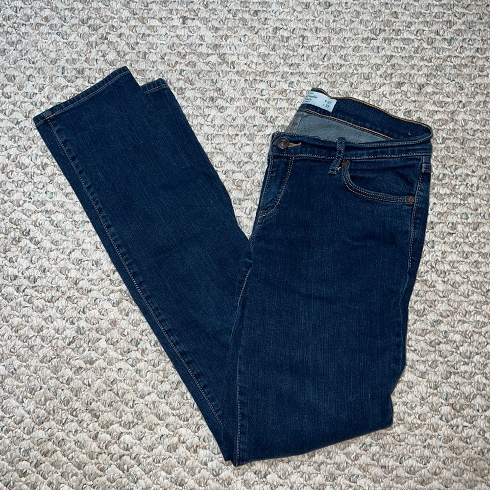 Abercrombie & Fitch 4R straight leg dark wash jeans